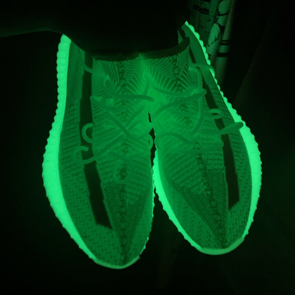 adidas Yeezy Boost 350 V2 Glow